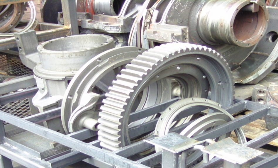 Cleaning of thermal engine blocks and transmissions for the railway industry